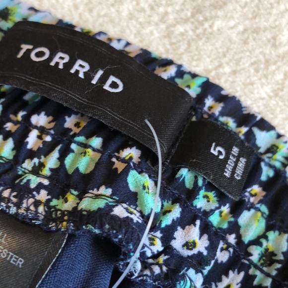 Cute Torrid Breakaway Slacks, Sheer w/ Shorts. New.  Floral on Navy. - Picture 5 of 13